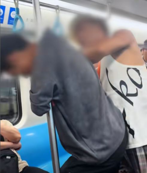 青岛小伙地铁内遭老人殴打事件深度剖析