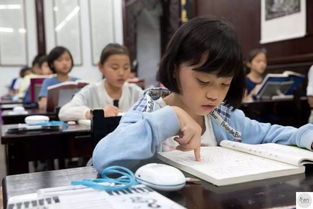 女子自称长得好看不想排队，美貌不是特权，秩序仍需遵守