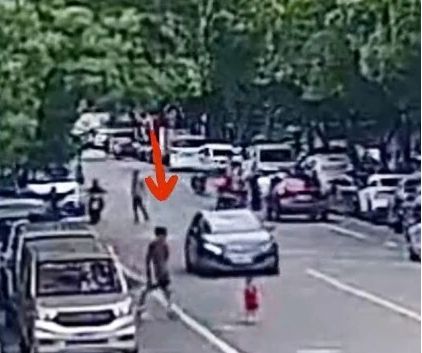 高铁即将关门，2岁娃突然跑下车——安全意识的重要性