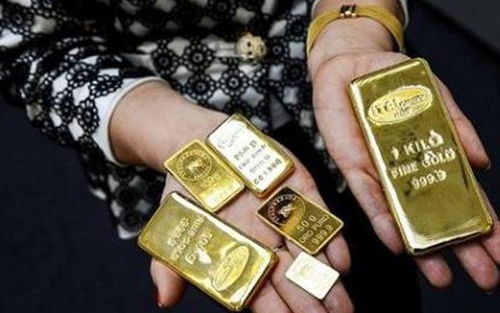 金价狂飙，富人为何抢购实体金条？