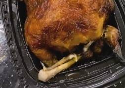 山姆烤鸡惊现异物，消费者食品安全担忧再度升级