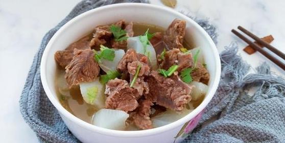 营养美味，如何为孩子准备清炖羊肉汤