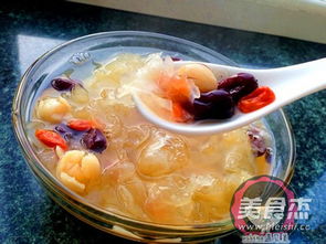 莲子银耳汤，滋养宝宝健康成长的美味食谱