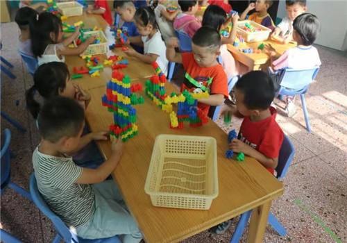 幼儿园中班公开课，如何引导孩子在玩中学