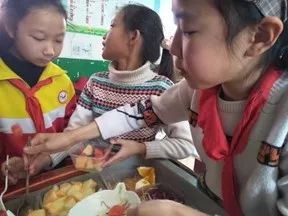 育儿与生活，共享欢乐时光——与孩子一起制作美味桂鱼