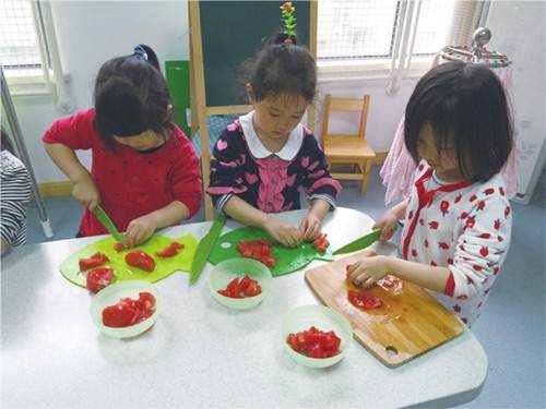 从餐桌到育儿，以烹饪海蟹为例，探讨如何培养孩子的实践与探索精神