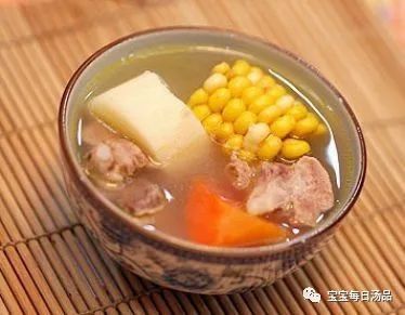 营养均衡的宝宝辅食——胡萝卜玉米排骨汤