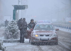 呼伦贝尔大雪旅游大巴被困事件，一天一夜的生死考验