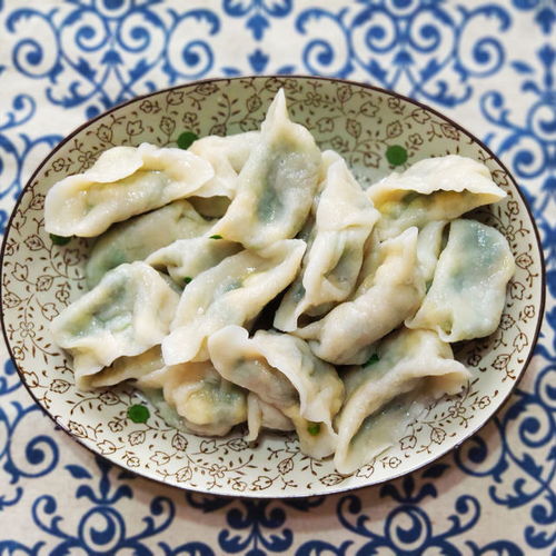 育儿与美食，与孩子一起制作三鲜馅饺子，增进亲子关系