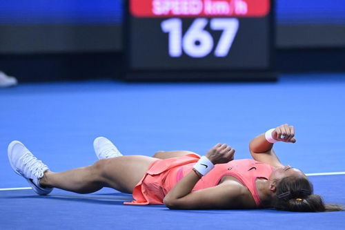 郑钦文回应比赛中摔倒，太累了