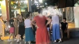 物业回应女子半夜穿僵尸服吓坏居民