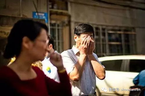 远嫁女儿时隔半年看望父亲，老人泪洒当场