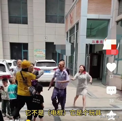 物业温情回应，外卖员小区门口下跪背后的理解与关怀