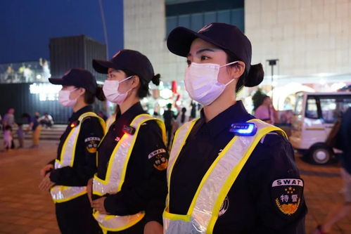 重庆街头，铿锵玫瑰绽放——女特警执勤风采火出圈