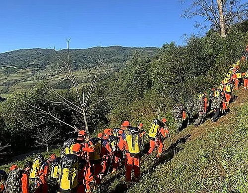 逆境重生，男子遭裁员后孤身徒步哀牢山的自我救赎之旅