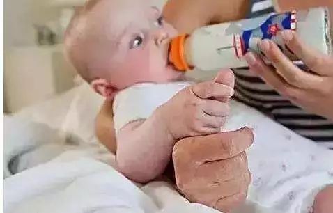 宝宝混合喂养全攻略，如何平衡母乳与配方奶