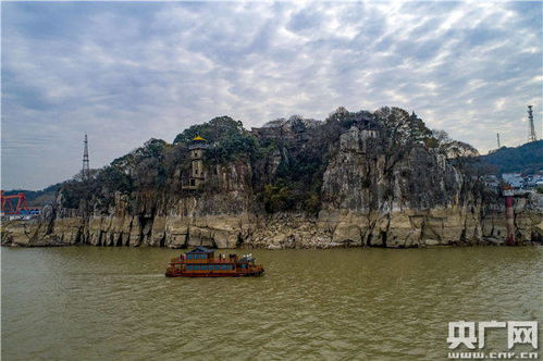 江西鄱阳湖跌破极枯水位，生态挑战与应对之策