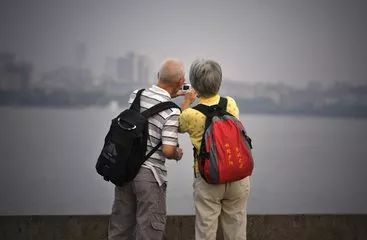 小伙卖房携偏瘫母亲共赏祖国壮丽河山，一场爱的旅行