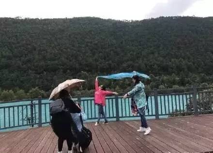 小伙卖房携偏瘫母亲共赏祖国壮丽河山，一场爱的旅行