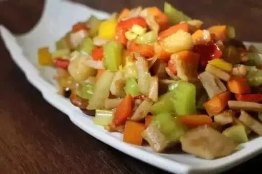 凉拌青瓜，营养与美味的完美结合，宝宝辅食新选择