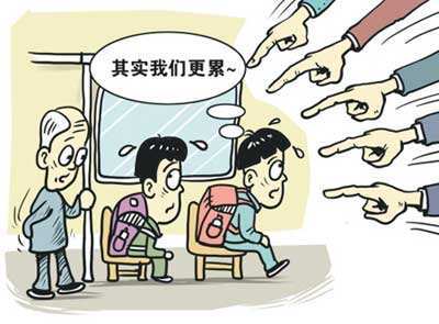 社会温情的力量，当老人强行要求孕妇让座，乘客合力守护爱的界限