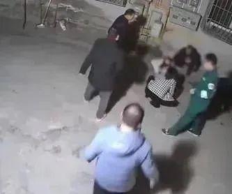 男孩考18分被父亲刺死？警方辟谣背后的真相与反思