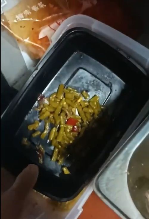 女子爆料，多人于米村拌饭后突发上吐下泻，食品安全问题再敲警钟