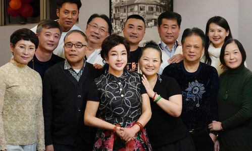 刘晓庆74岁，恋爱无龄感，绽放生命新篇章