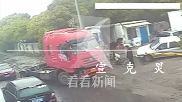 45岁医生被撞身亡，肇事者开车看手机，一场本可避免的悲剧
