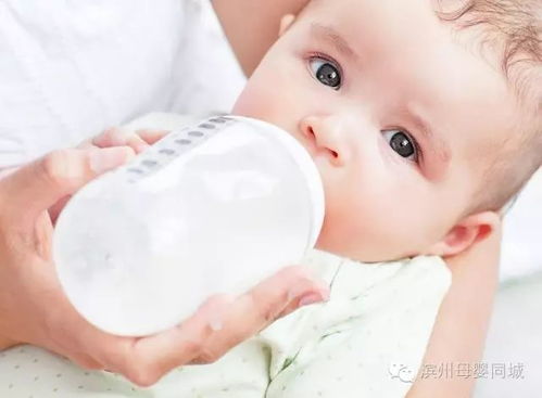 宝宝吐奶的秘密，新手爸妈必看的贴心指南
