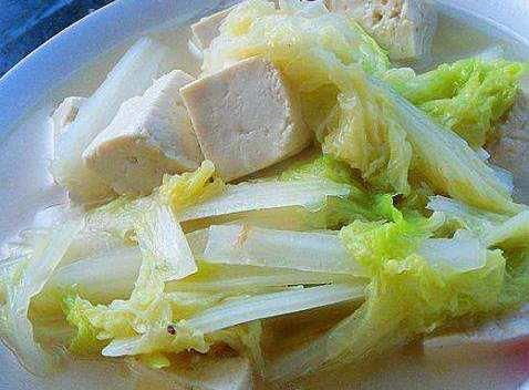 传统美味的精髓——白菜炖豆腐，简单食材中的丰富营养与文化传承