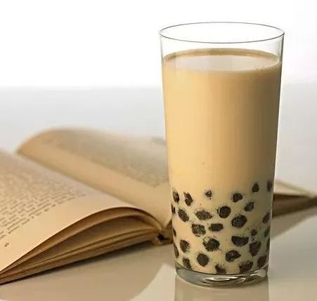 轻松在家自制珍珠奶茶，享受浓郁香甜的美味时刻