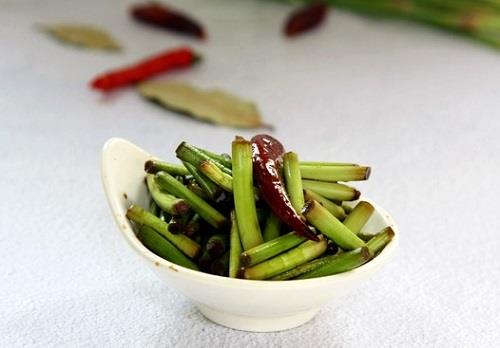 腌制蒜苔的正确方法，从准备到保存，一步步教你做出美味可口的家常小菜