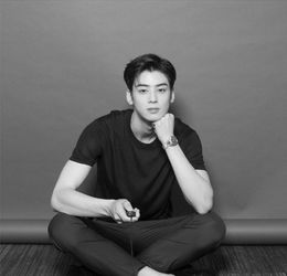 IU车银优同框，当韩流明星的璀璨相遇，擦出怎样的火花？