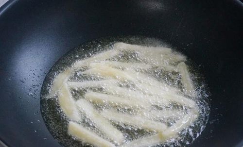 轻松炸出金黄酥脆薯条，不用冷冻也能美味满分！