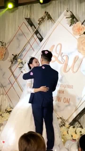 新婚尴尬瞬间，新郎没拉裤子拉链，新娘机智应对与情感共鸣