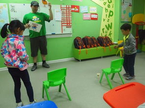 在游乐区中学习英语，让孩子在游戏中自然掌握语言技能