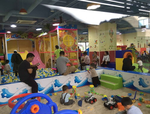 亲子乐园，在游乐园中培养快乐与学习