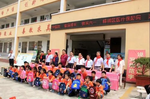 构建儿童健康成长的每日营养金字塔