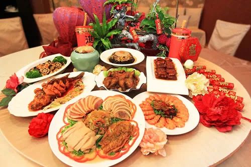 春节食物的寓意，传统与现代的交汇