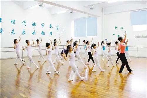 幼师必修，掌握幼儿舞蹈教育的艺术与技巧