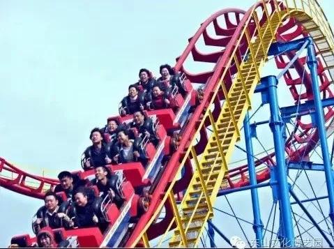 探索儿童游乐世界，大型游乐项目的种类与安全指南