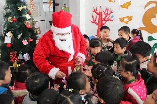 亲子共游，如何通过游玩活动促进孩子全面发展