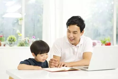 如何用英语促进孩子的成长，育儿专家的实用指南