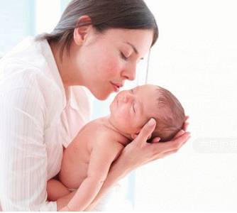 胃管打流食，为宝宝提供营养的温柔操作