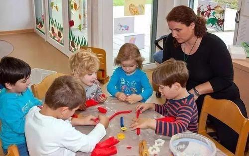 探索幼儿心智，幼儿教育心理学的核心内容与实践应用