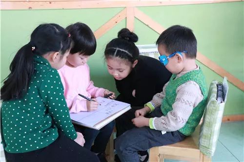 探索幼儿心智，幼儿教育心理学的核心内容与实践应用