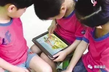 探索乐趣与安全，如何用英文指导孩子玩游乐项目