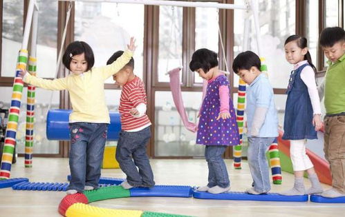 小班玩玩乐，激发幼儿兴趣，培养社交能力