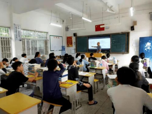 幼儿园玩玩乐主题活动，反思与成长